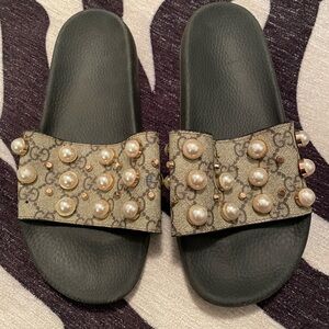 Gucci pearl slides